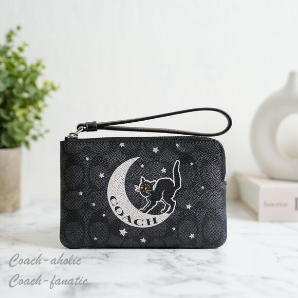 NWT Coach CW869 Halloween Corner Zip Wristlet Black Cat Moon Signature - Picture 1 of 7